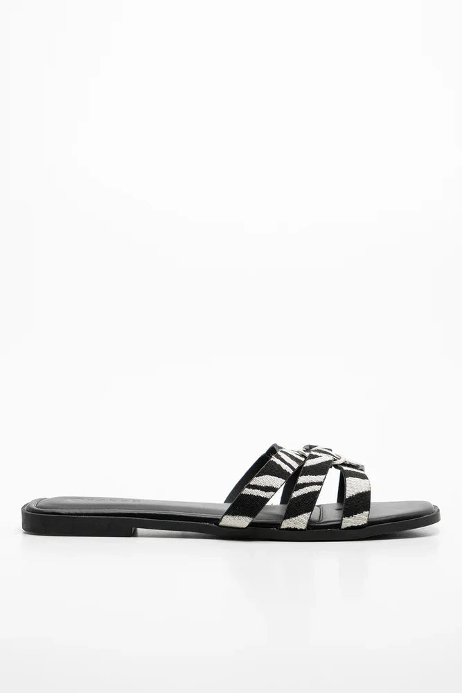 Circle Trim Sandal Black & White (1)