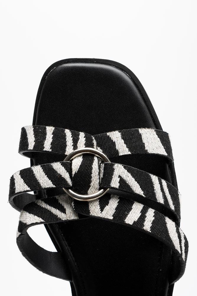 Circle Trim Sandal Black & White (4)