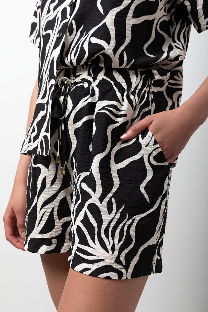 Swirl Shorts Black And Cream (3)