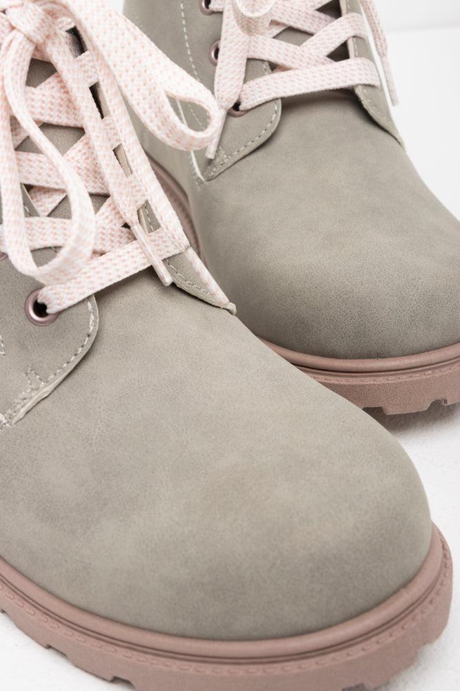 Tunnel Quilt Lace Up Boot Light Grey (2)