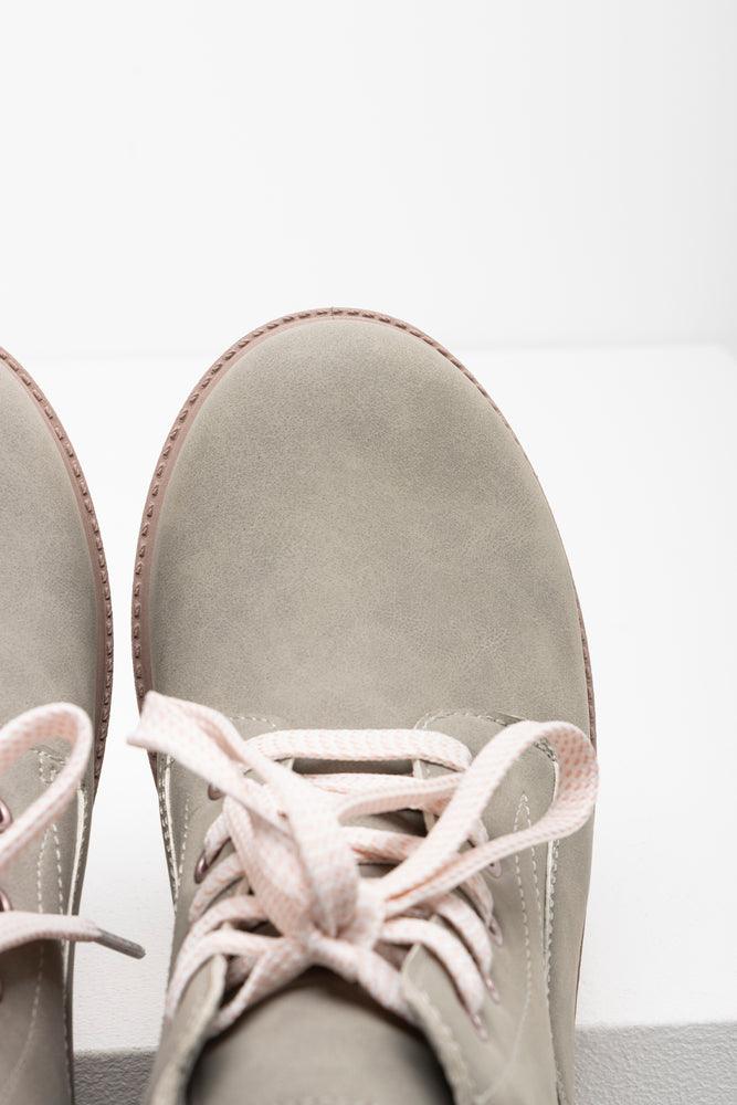 Tunnel Quilt Lace Up Boot Light Grey (4)