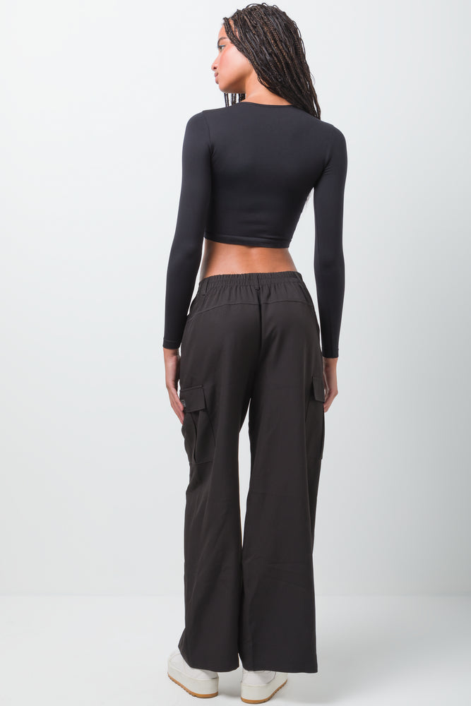 Seamless Long Sleeve Crop Top Black (2)