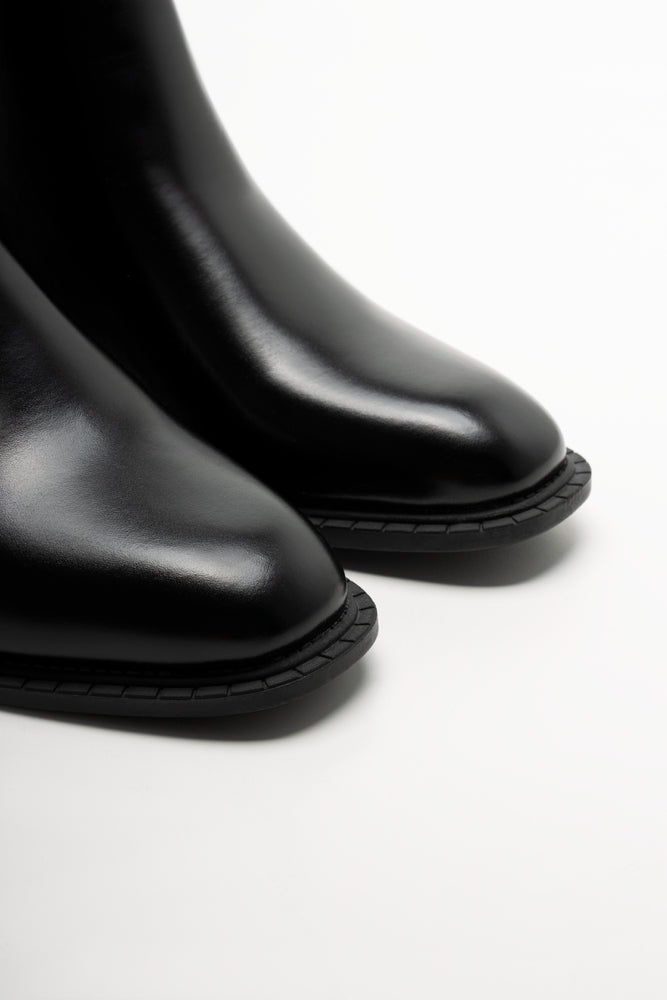 Trim Detail Chelsea Boots Black (2)