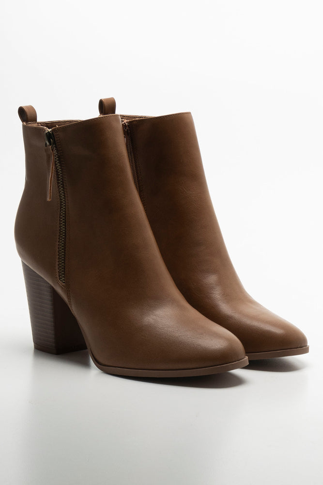 Boots Tan