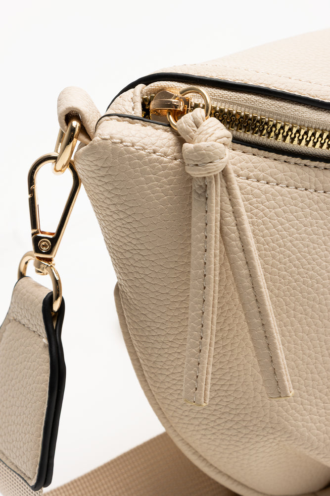 Crossbody Moon Bag Cream (3)