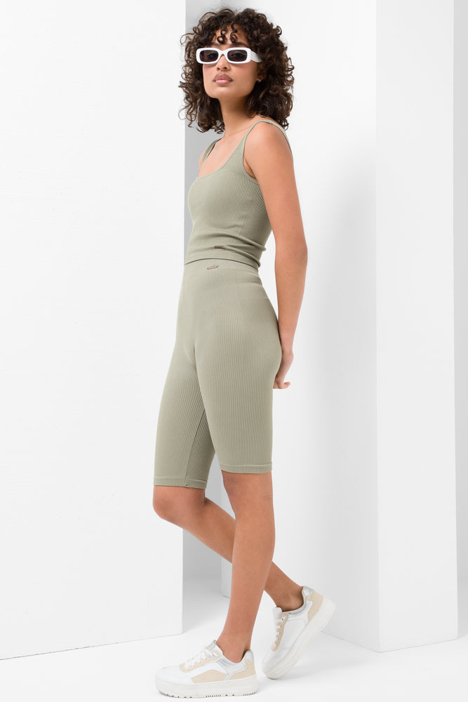 Seamfree Rib Vest Vetiver (1)