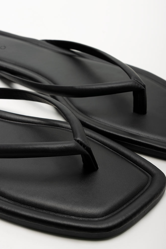 Thong Mule Sandal Black (2)
