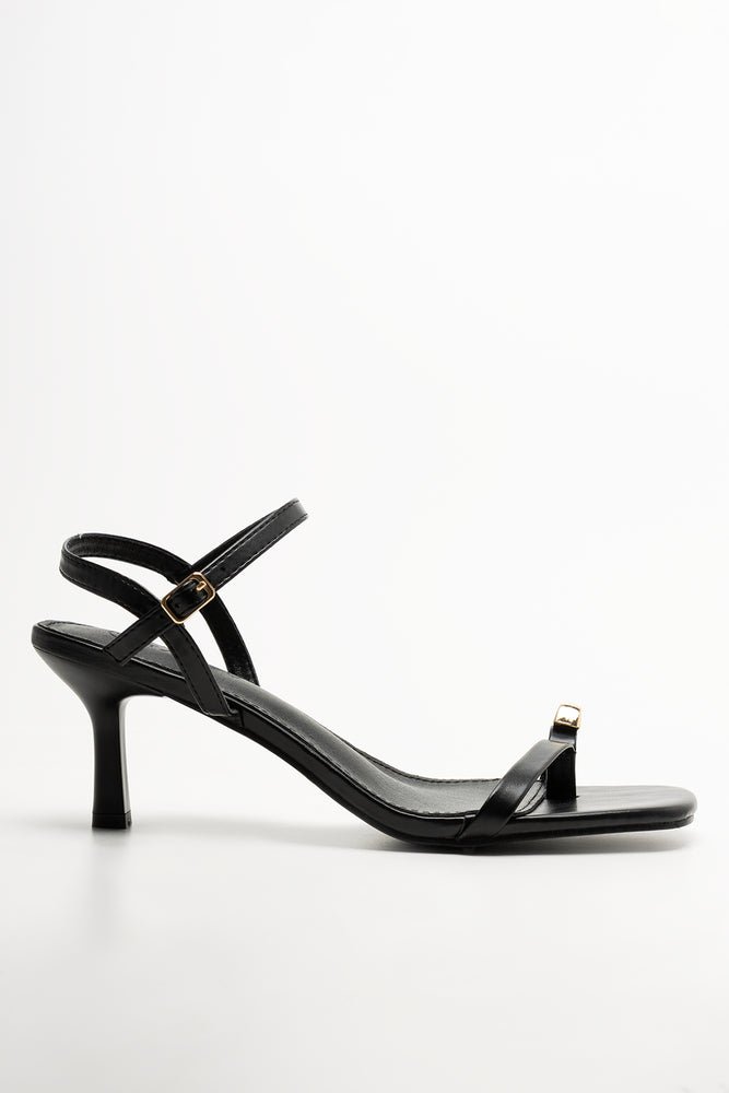 Toe Loop Heel Sandals Black (1)