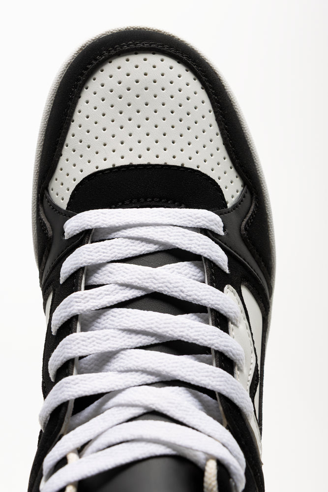 Skate High Top Sneakers Black And White (4)