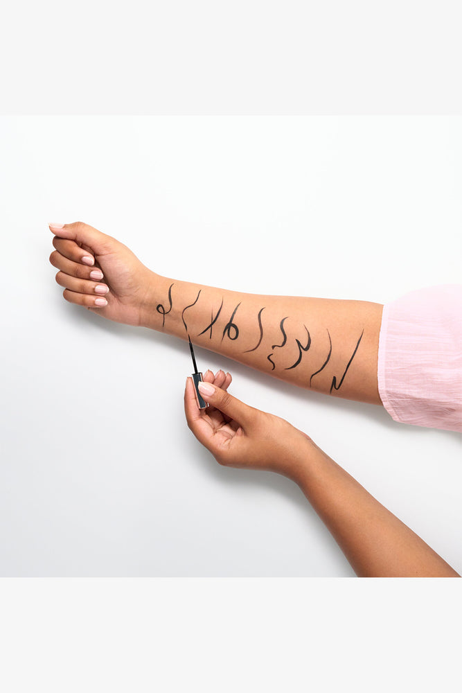 Essence Liquid Ink Eyeliner 01 (2)