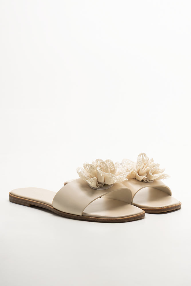 Flower Trim Mule Natural