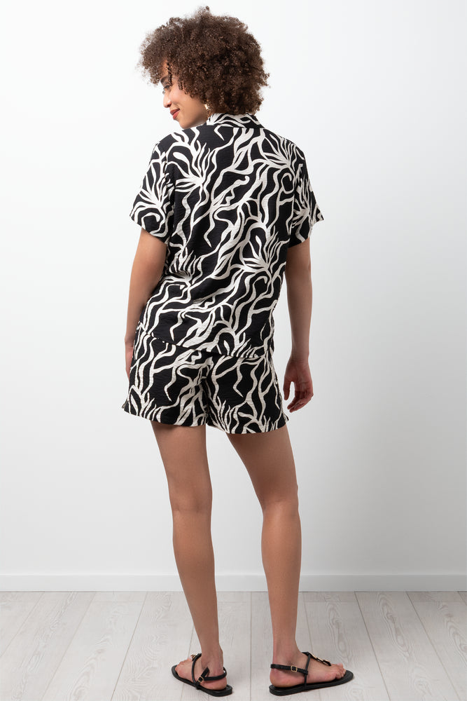 Swirl Shorts Black And Cream (2)