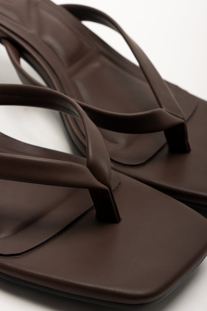 Thong Heels Black (2)