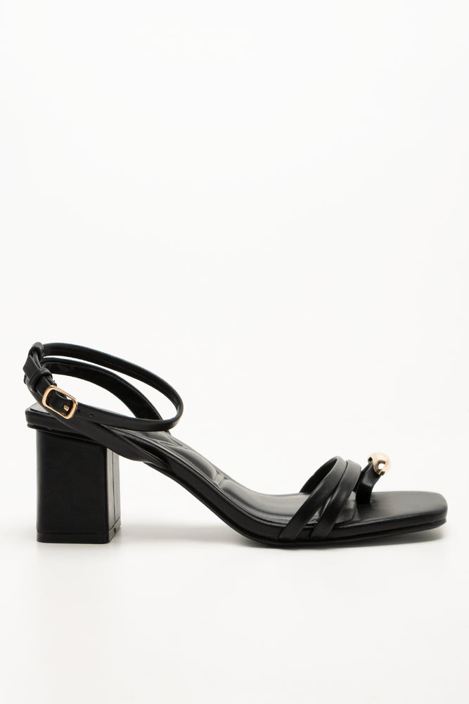 Toe Loop Block Heels Black (1)