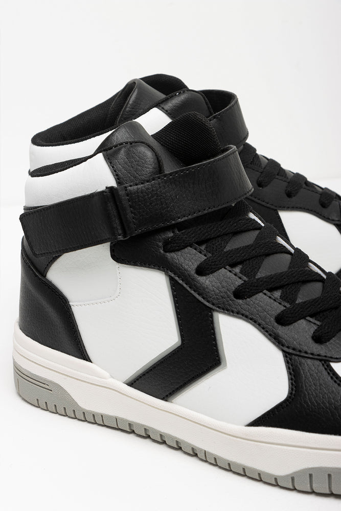 Hight Top Sneakers Black And White (3)