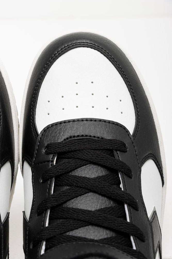 Hight Top Sneakers Black And White (4)