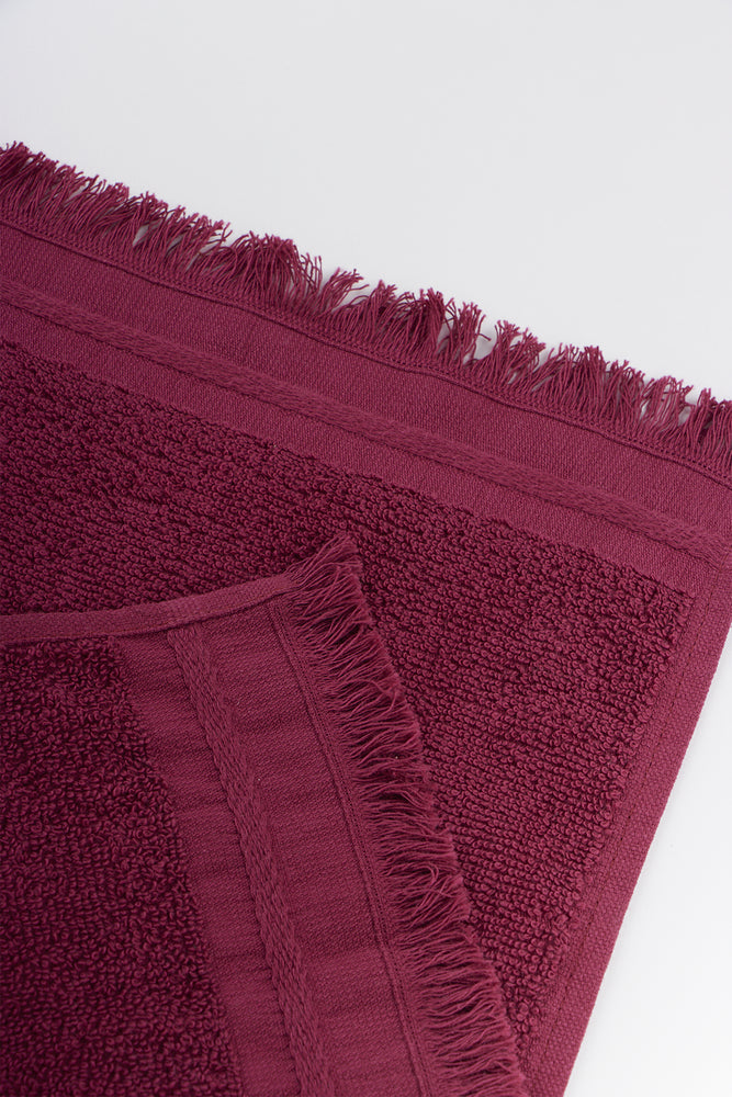 Burgundy Fringed Guest Towel (1)