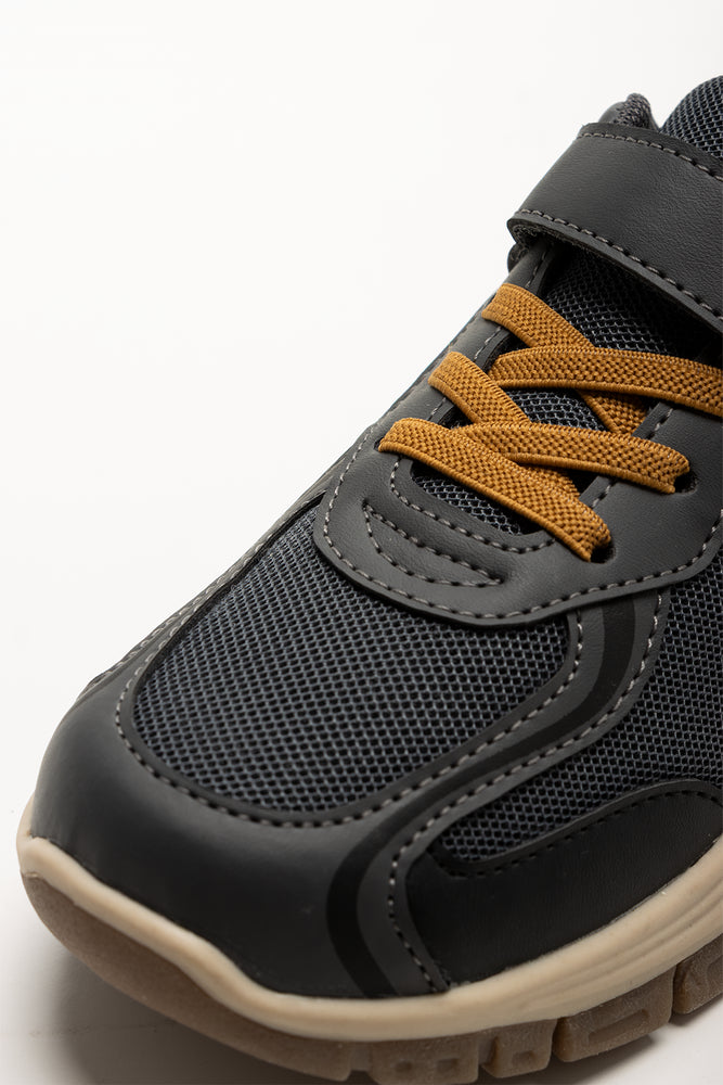 Trainers Black (2)