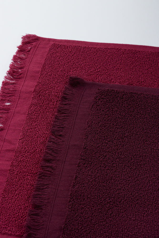 Burgundy 2 Pack Fringed Guest Towels (2)