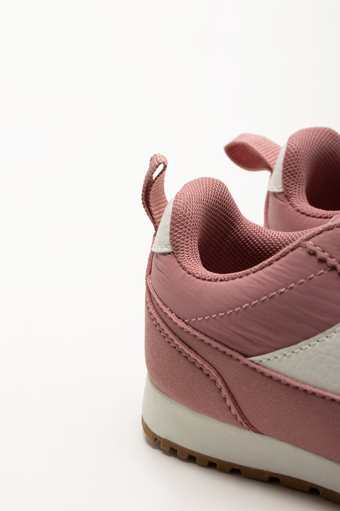 Retro Low Trainers Pink (3)