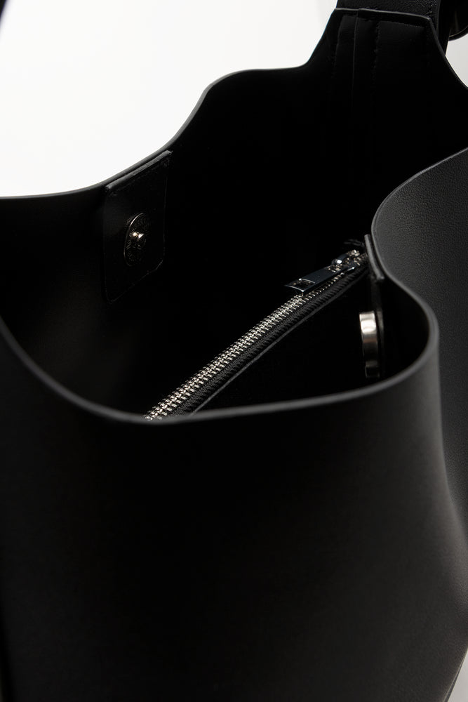 Belted Tote Bag Black (4)