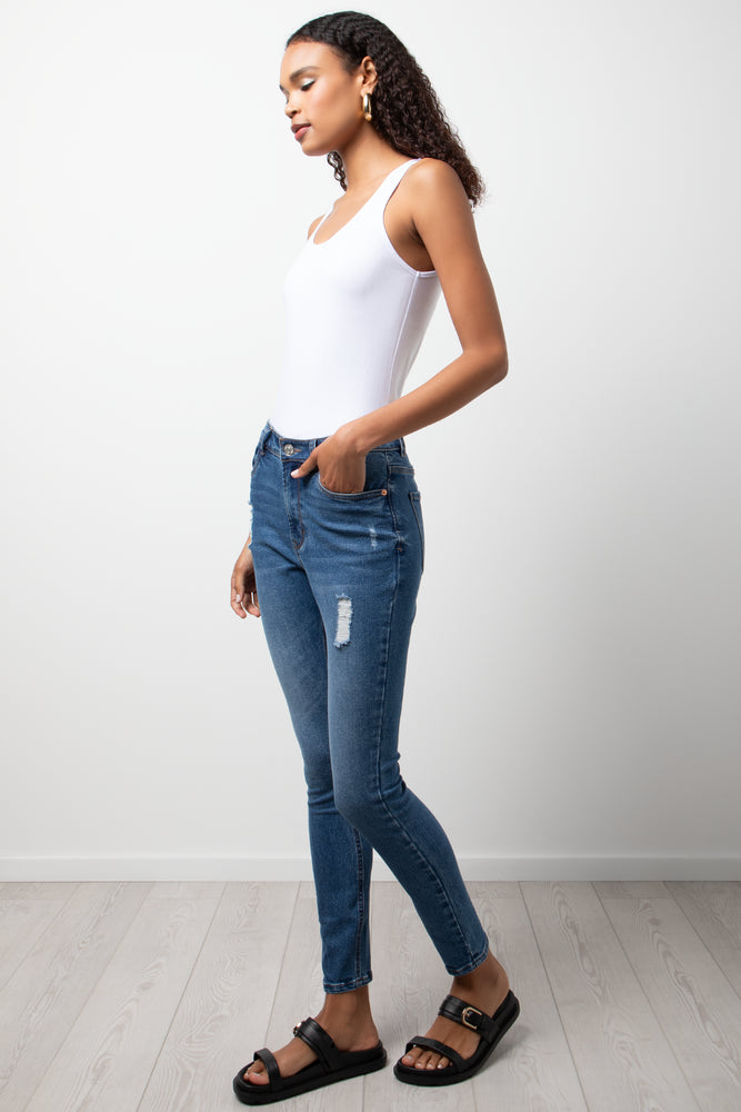 White Fitted Sleeveless Vest (1)