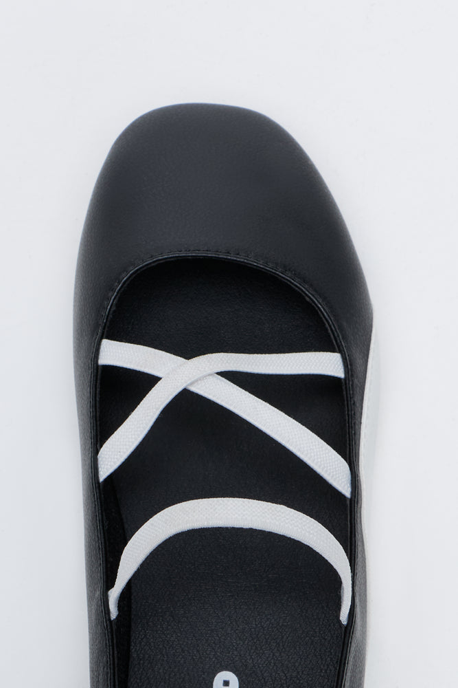 Black & White Sporty Pumps (4)