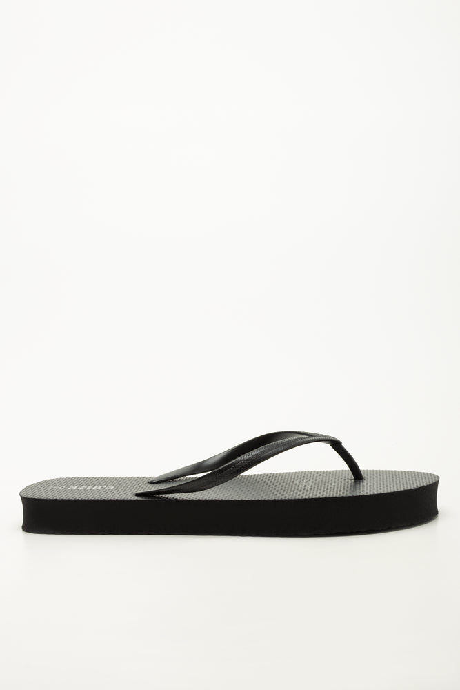 Black Flatform Flip Flops (1)
