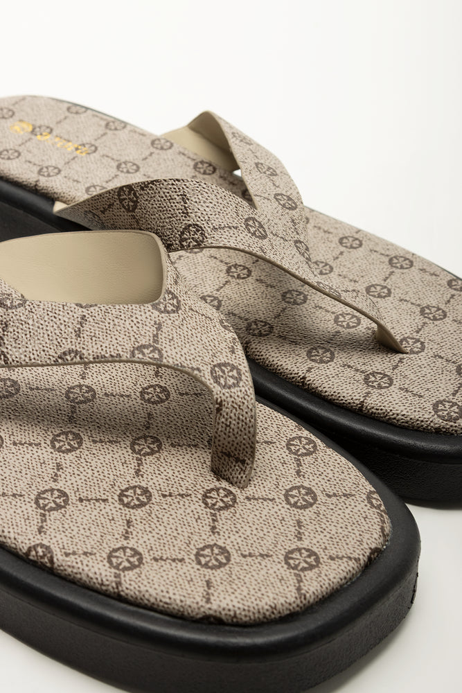Mocha Patterned Flatform Thong Sandals (2)