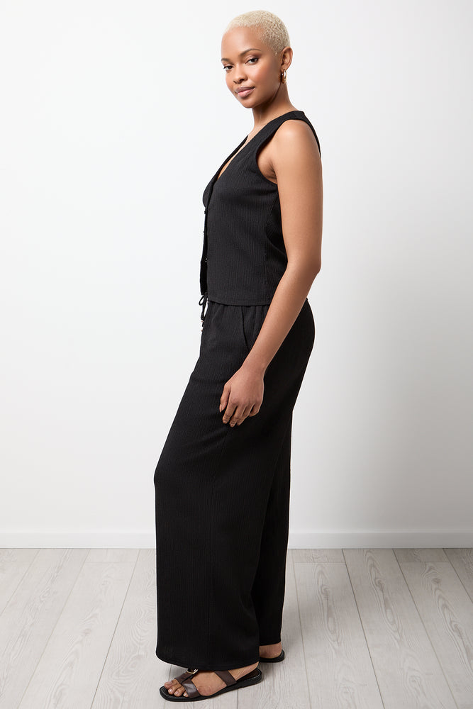 Black Sleeveless Crinkle Knit Vest (1)