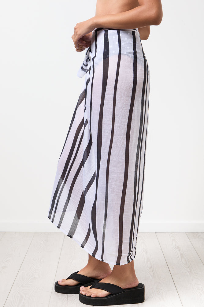 Black & White Striped Beach Sarong (1)