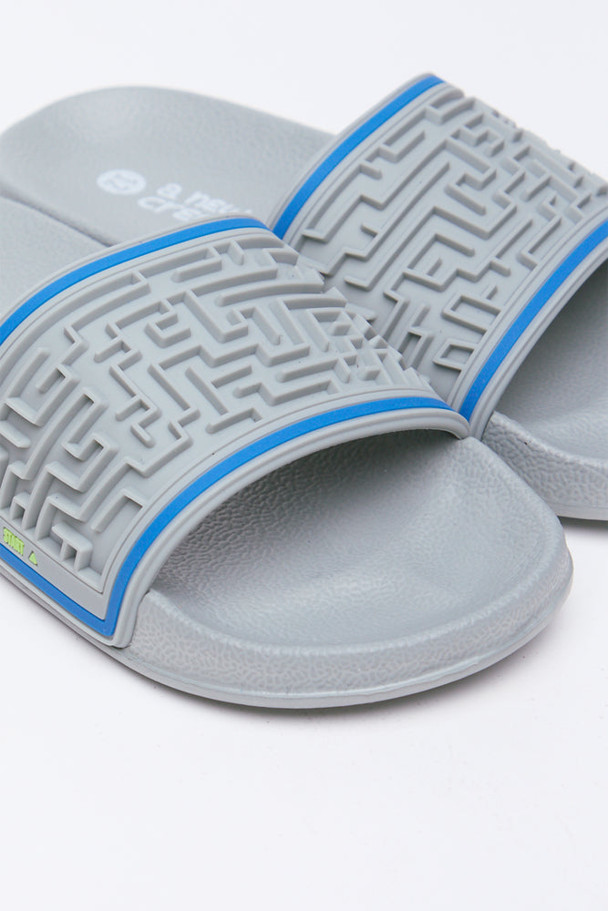 Grey Maze Pattern Slide (2)
